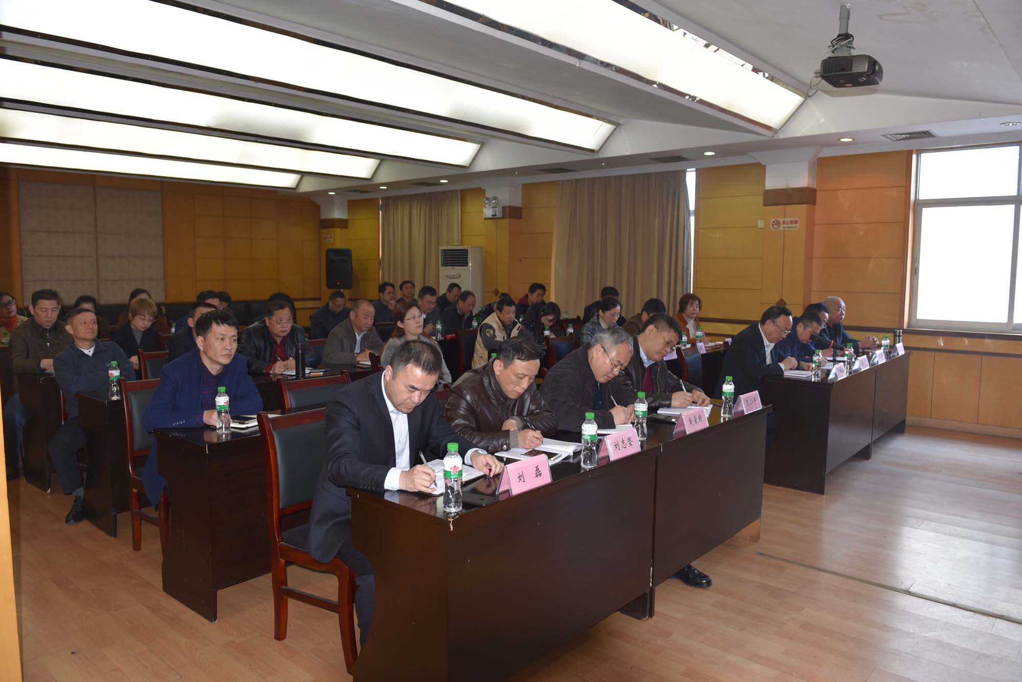 市政公用集團(tuán)領(lǐng)導(dǎo)到江西長(zhǎng)運(yùn)宣布任命決定： 王曉被任命為股份公司黨委委員、黨委書記，推薦為董事、董事長(zhǎng)（法定代表人）