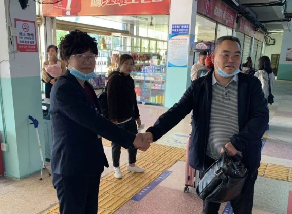 長(zhǎng)運(yùn)正能量 || 20萬(wàn)現(xiàn)金！景德鎮(zhèn)長(zhǎng)運(yùn)西客站員工拾金不昧獲贊譽(yù)