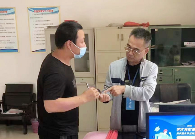 景德鎮(zhèn)長運 粗心乘客掉手機(jī) 微信群里幫找尋