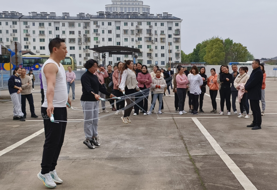 鷹潭長(zhǎng)運(yùn)、公交：工會(huì)組織開(kāi)展跳繩比賽