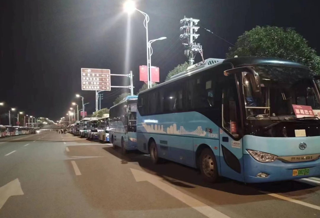 景德鎮(zhèn)長(zhǎng)運(yùn)：浮梁公交圓滿(mǎn)完成“草莓音樂(lè)節(jié)”應(yīng)急救援保障工作