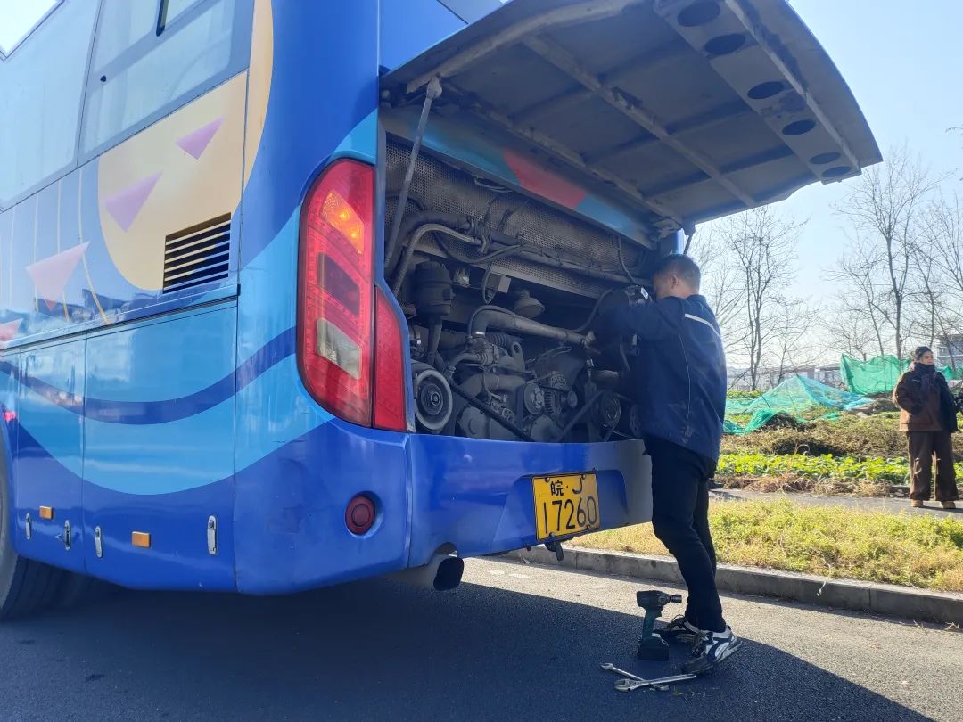 黃山長(zhǎng)運(yùn)：開展車輛突發(fā)機(jī)件故障應(yīng)急演練