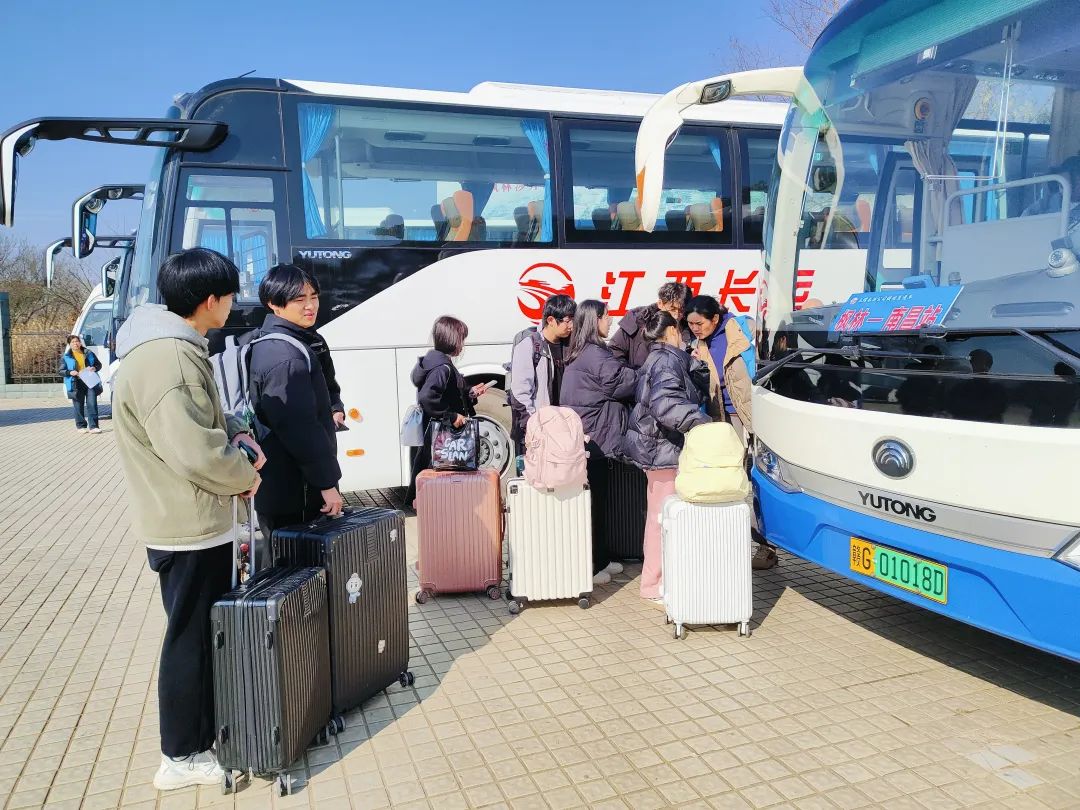 九江長(zhǎng)運(yùn)：校園直通車開(kāi)到校門口