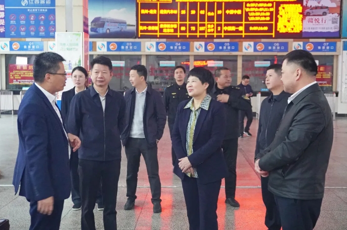 肖良芝陪同撫州市領導督導撫州長運“兩會”期間安全維穩(wěn)工作