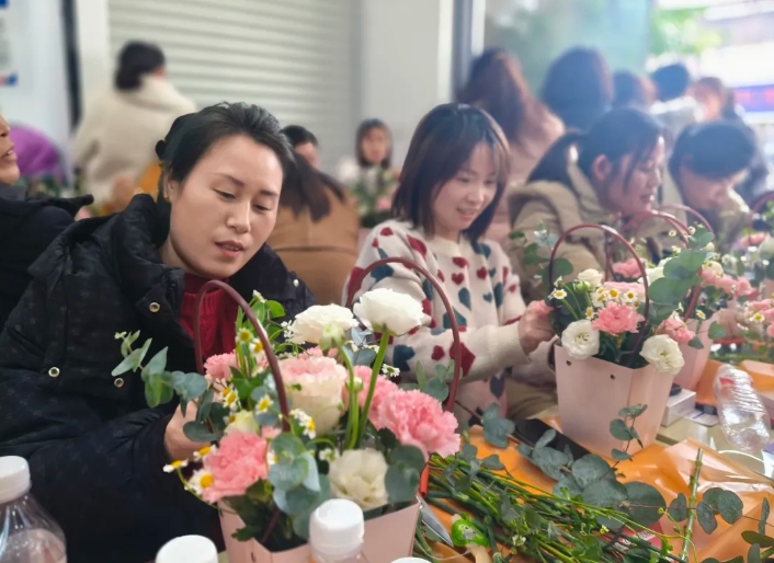 撫州長運：金溪分公司聯(lián)合縣農(nóng)商銀行開展三八婦女節(jié)活動