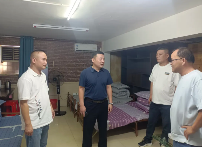 鷹潭公交 公司領導調研駕駛員休息室使用情況