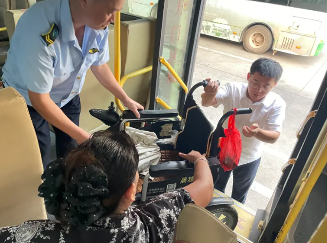 撫州長(zhǎng)運(yùn)：服務(wù)提升見(jiàn)行動(dòng) 暖心助乘顯溫情