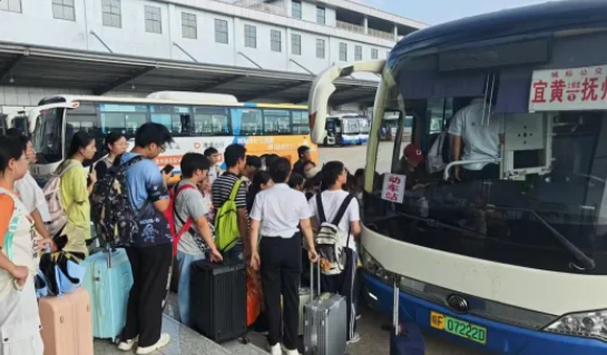 撫州長運(yùn)客運(yùn)中心創(chuàng)新舉措點(diǎn)亮平安團(tuán)圓路