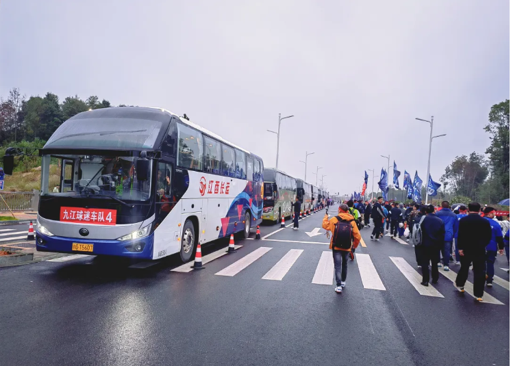 九江長(zhǎng)運(yùn)：護(hù)航“贛超”700余名球迷平安往返撫州