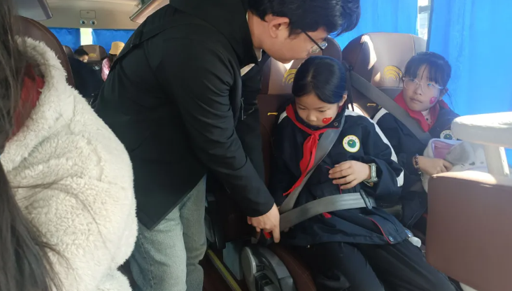 馬鞍山長客：含山長運(yùn)護(hù)航學(xué)子秋日研學(xué)