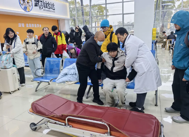 萍鄉(xiāng)長運：跨年登山致腳軟 陌生車站遇親人