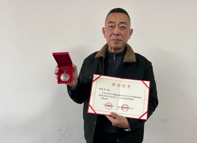 都市城際公交：駕駛員付廷兵獲評“全國道路運(yùn)輸安全行車二百萬公里優(yōu)秀駕駛員”稱號(hào)