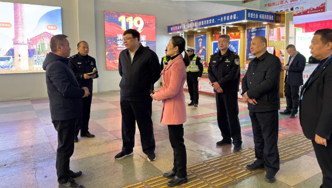 景德鎮(zhèn)市委領(lǐng)導(dǎo)調(diào)研西客站安全生產(chǎn)