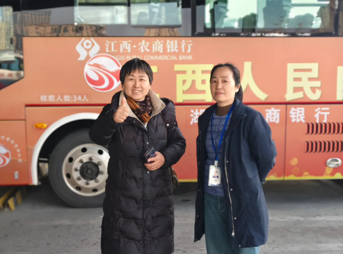 九江長(zhǎng)運(yùn)：座椅縫隙里的暖心守護(hù)！湖口汽車站助游客尋回珍貴手機(jī)