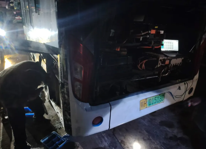 景德鎮(zhèn)長運(yùn)：樂平長運(yùn)開展老齡車輛電池專項維保