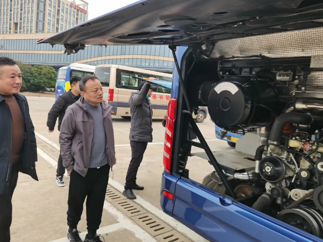 鄱陽長運：股份公司汽車管理事業(yè)部檢查鄱陽長運招標(biāo)采購及機務(wù)管理工作