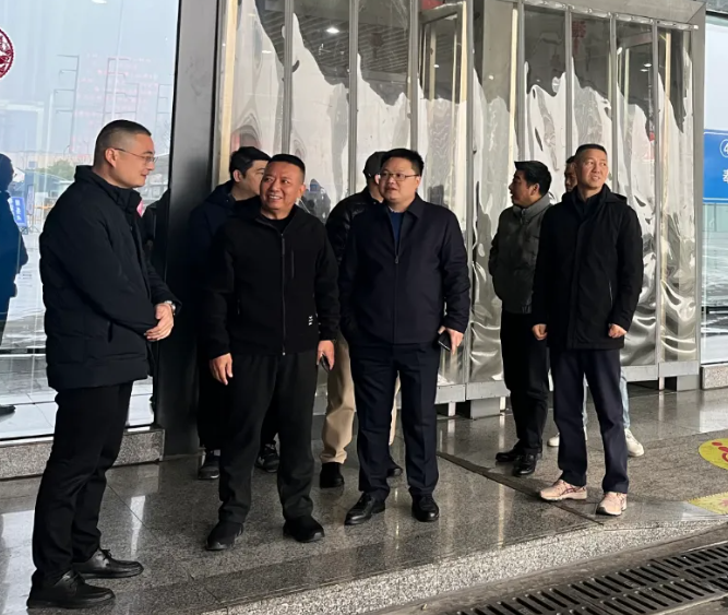 李偉在南昌長(zhǎng)途汽車西站開(kāi)展春運(yùn)期間安全生產(chǎn)檢查工作