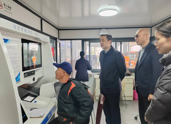 吉安公司 吉安市政府領(lǐng)導(dǎo)實地檢查春運保通保暢和安全生產(chǎn)工作